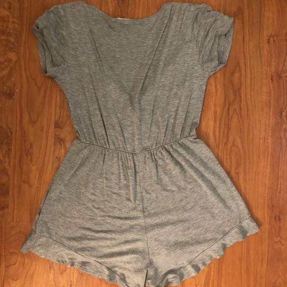 Short sleeve stretchy romper - Picture 2 of 2